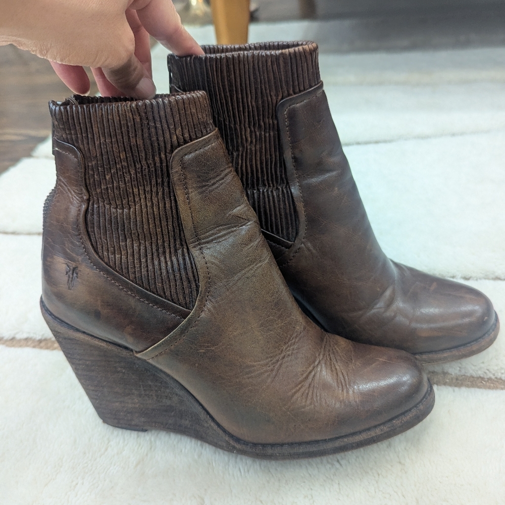 Frye "Carrie" Scrunch Bootie W/Back Zip - 9.5